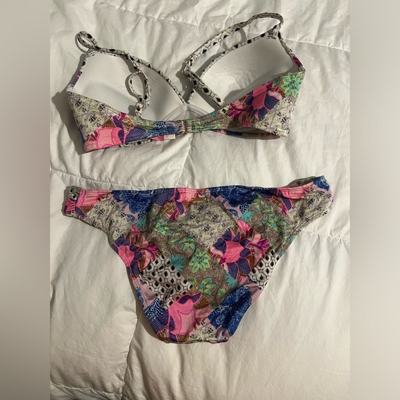Victoria’s Secret Paisley Patterned Bikini Set - Picture 3 of 9